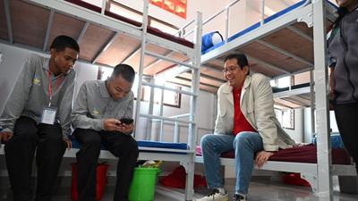 Menkeu Purbaya Yudhi Sadewa Pastikan Kesiapan Sekolah Rakyat di Surabaya