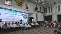 Gaya Menteri Kesehatan Terawan Agus Putranto saat berdiskusi bersama tim Nusantara Sehat angkatan ke-14 di Aula Siwabessy, Gedung Prof Sujudi, Kementerian Kesehatan Republik Indonesia, HR Rasuna Said, Kuningan, Jakarta Selatan pada Rabu, 31 Oktober 2019 (Aditya Eka Prawira/Liputan6.com)