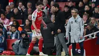 Gelandang Arsenal, Declan Rice dan pelatih Mikel Arteta di laga melawan Crystal Palace, 26 Oktober 2025. (AP Photo/Richard Pelham)