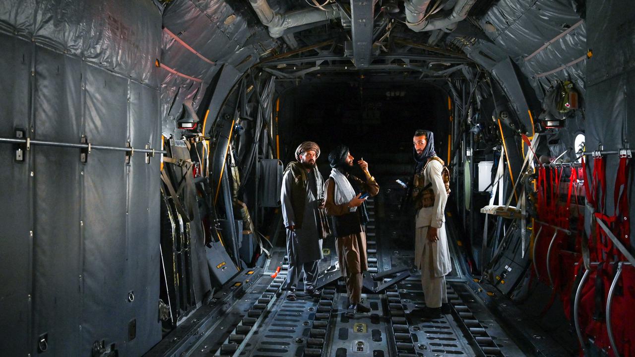 FOTO: Taliban Kuasai Bandara Kabul Usai AS Tarik Pasukan dari Afghanistan