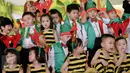 Sejumlah bocah berpose dengan aneka kostum yang lucu di Emporium Pluit Mall, Jakarta Utara, Jumat (11/12/2015). Menyambut natal dan tahun baru 2016, Emporium Mall Pluit menyajikan aneka acara untuk menghibur para pengunjung. (Liputan6.com/Faizal Fanani)