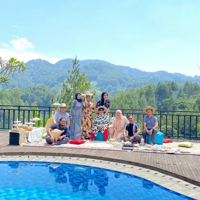 Potret Liburan Keluarga Titi Kamal di Lembang. (Sumber: Instagram/titi_kamall)