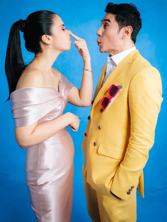 Dengan makeup pinkish soft glam, Marsha Timothy tampil cantik dengan rambut ponytail [@marshatimothy]