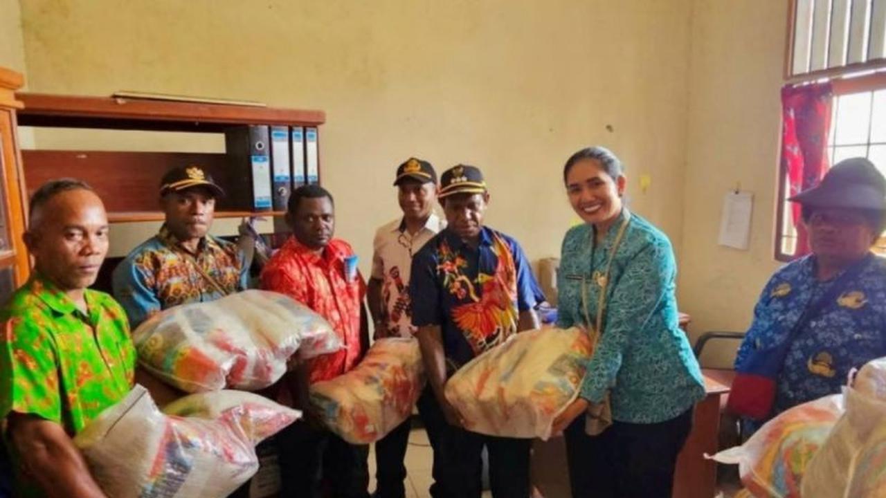 PKK Kabupaten Jayapura Perkuat Intervensi Stunting, Salurkan Bantuan dan Edukasi di Kaureh