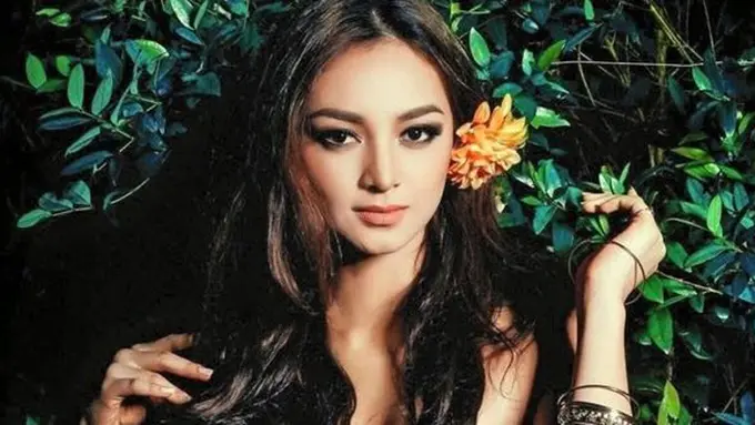 Kylie Versoza/copyright Owen Reyes Photography