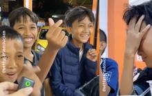 Bocah ini Menangis saat Ditraktir Makan Bareng Temannya, Ditanya Kenapa Ternyata Alasannya Bikin Sedih
