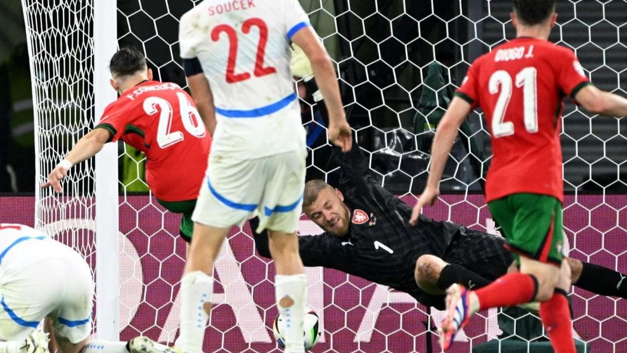 Hingga pada akhirnya Portugal berhasil menggandakan skor lewat aksi Francisco Conceicao yang berhasil mencetak gol kemenangan di menit 90+2.&nbsp;Foto: Reuters&nbsp;<br>