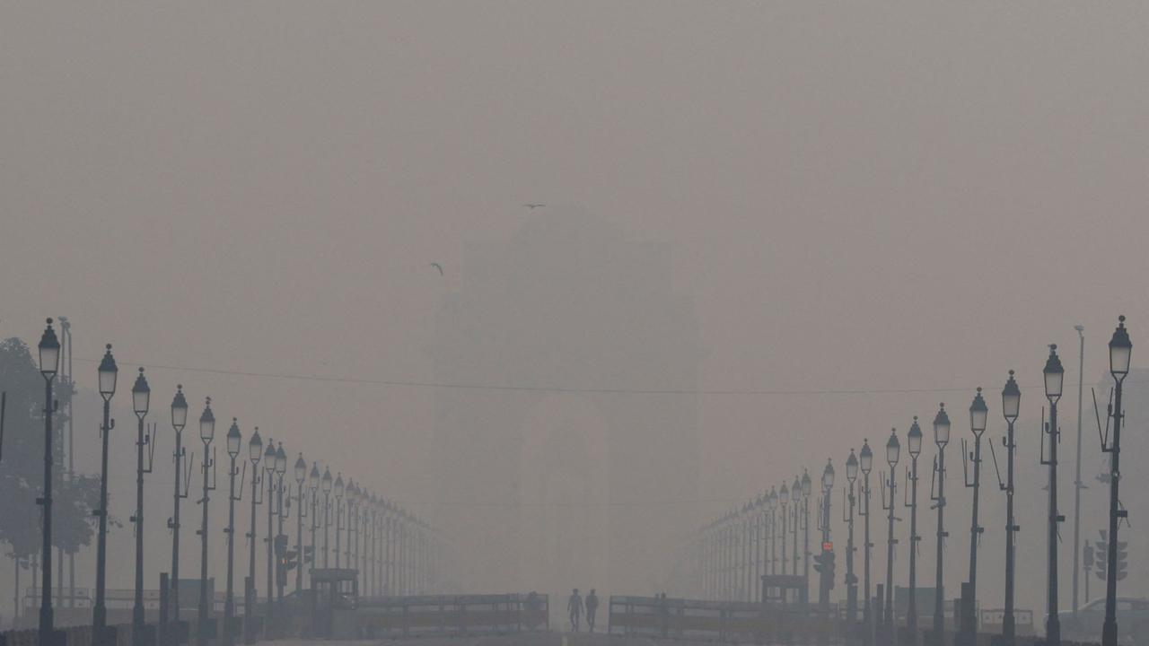 Penampakan Polusi Parah yang Cekik Warga New Delhi India