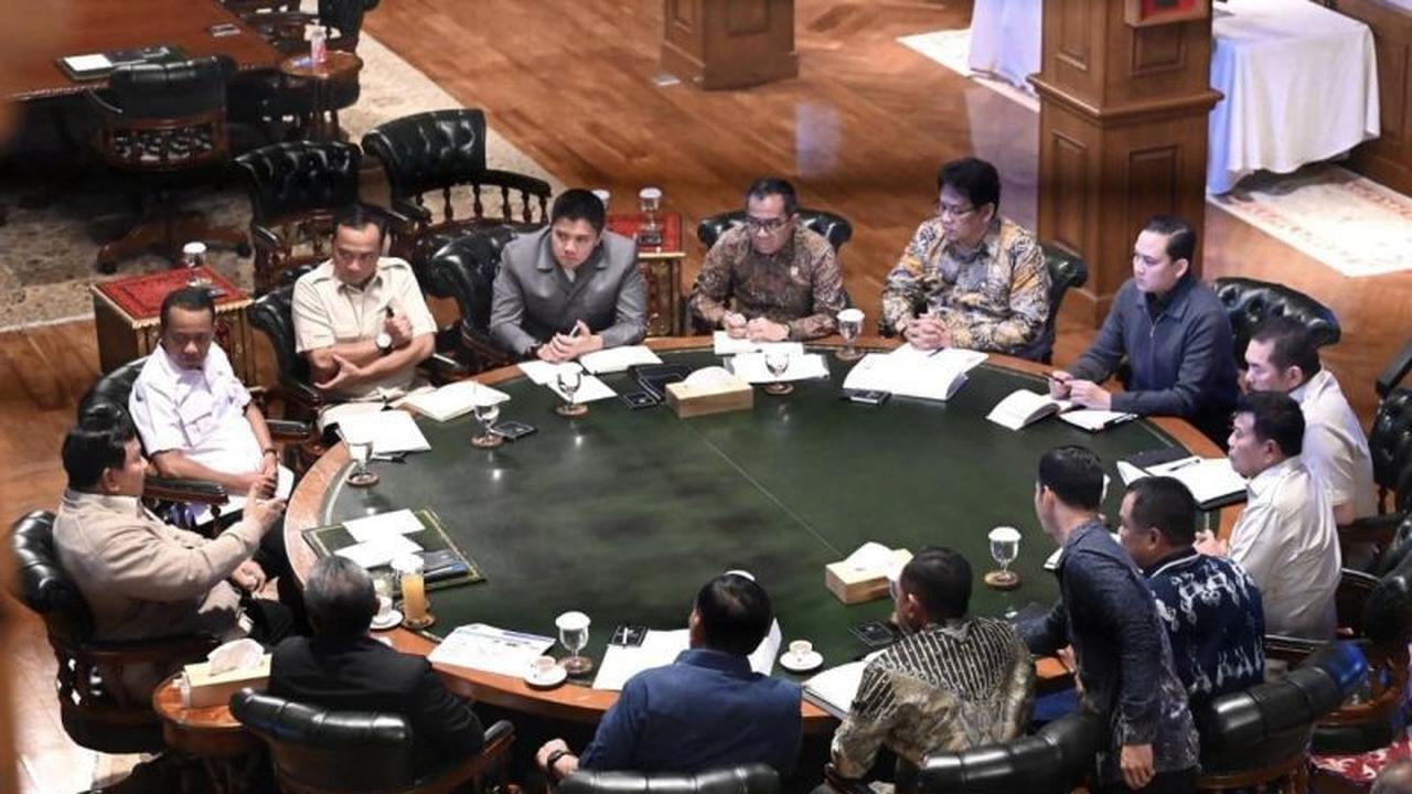 Presiden Prabowo Pimpin Rapat Terbatas di Hambalang, Evaluasi Program Strategis Nasional