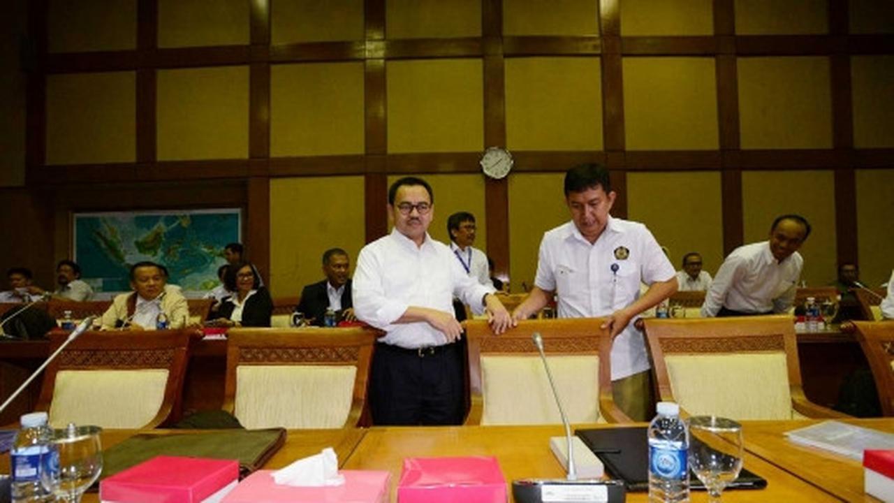 Menteri Sudirman Said hadiri rapat kerja dengan Komisi VII DPR
