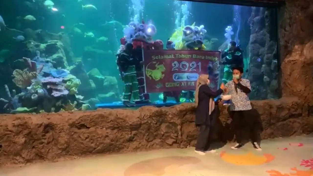 Aksi Barongsai di Sea World Ancol