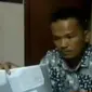 Puluhan lembar kunci jawaban UN SMP ditemukan di dalam kelas. Sementara itu, tornado dan hujan es di di AS menewaskan sedikitnya 2 orang.