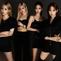 Chopard merilis foto-foto kampanye terbarunya bersama aespa. [Credit: Chopard].