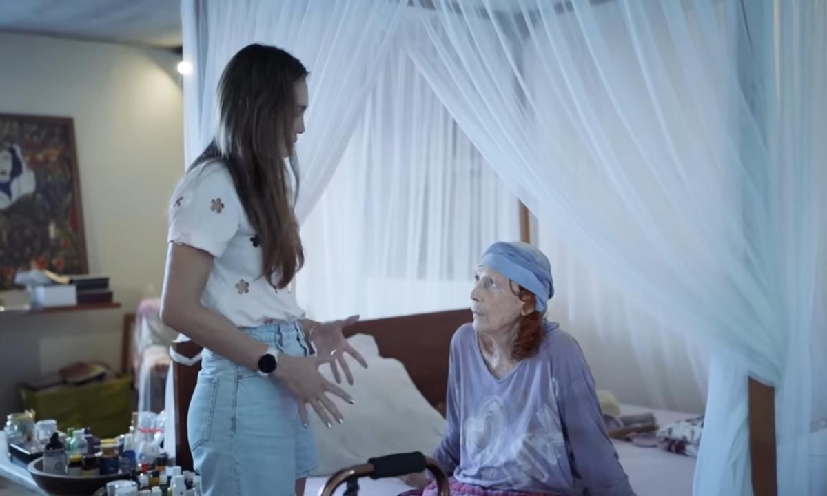 5 Potret Kamar Desa Maya Ibu Luna Maya, Sederhana & Tak Biasa Ada Tangga Menuju Lantai Atas - Kasur Pakai Kelambu