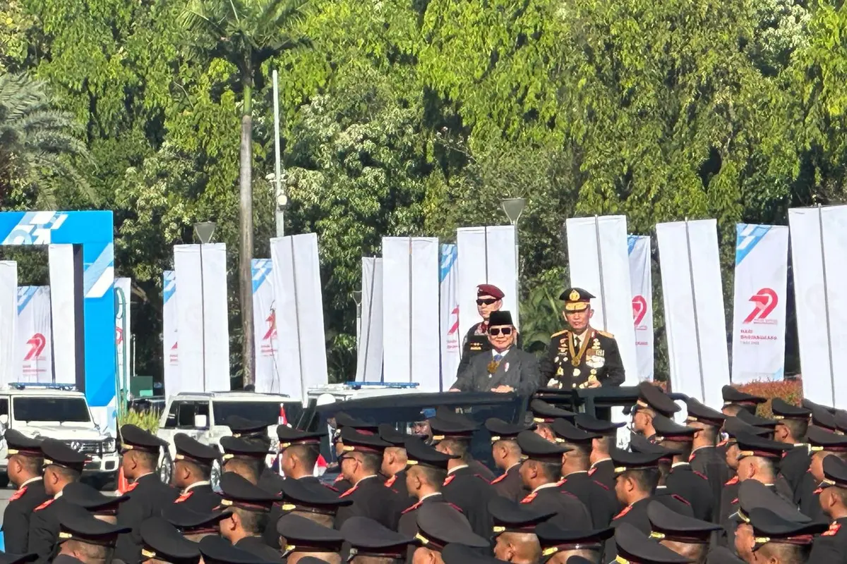 Presiden Prabowo Subianto menjadi inspektur upacara Hari Ulang Tahun (HUT) ke-79 Bhayangkara yang diselenggarakan di Monumen Nasional (Monas), Jakarta Pusat, Selasa (1/7/2025).