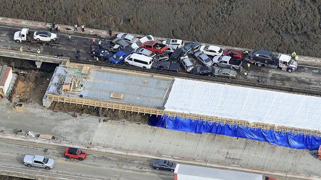 Tabrakan beruntun melibatkan lebih dari 60 mobil terjadi di jalan raya utama Virginia, Amerika Serikat. (AP)