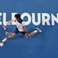 Gaya Novak Djokovic melakukan backhand ke arah petenis Korea, Hyeon Chung pada ajang Australia Terbuka 2018 di Melbourne,  (22/2/2018). Djokovic kalah 6-7, 5-7, 6-7. (AFP/William West)