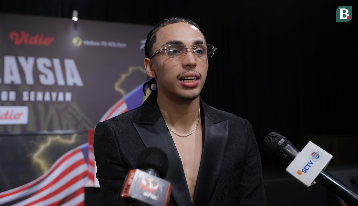 Petarung Malaysia, Putra Abdullah memberikan keterangan saat jumpa pers Byon Combat Showbiz Vol. 6 di SCTV Tower, Senayan, Jakarta, Kamis, (23/10/2025). (Bola.com/Bagaskara Lazuardi)