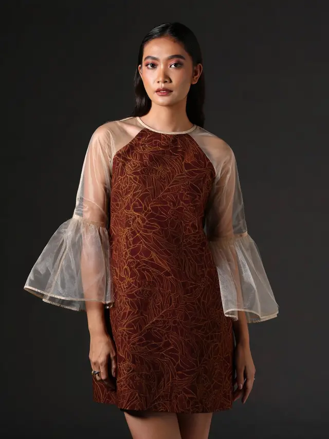 Batik Kombinasi Brokat Lengan Lonceng Mewah
