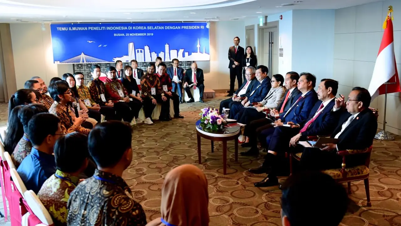 Jokowi bertemu dengan para ilmuwan dan peneliti dari Indonesia yang berada di Korea Selatan. (Biro Pers Sekretariat Presiden)