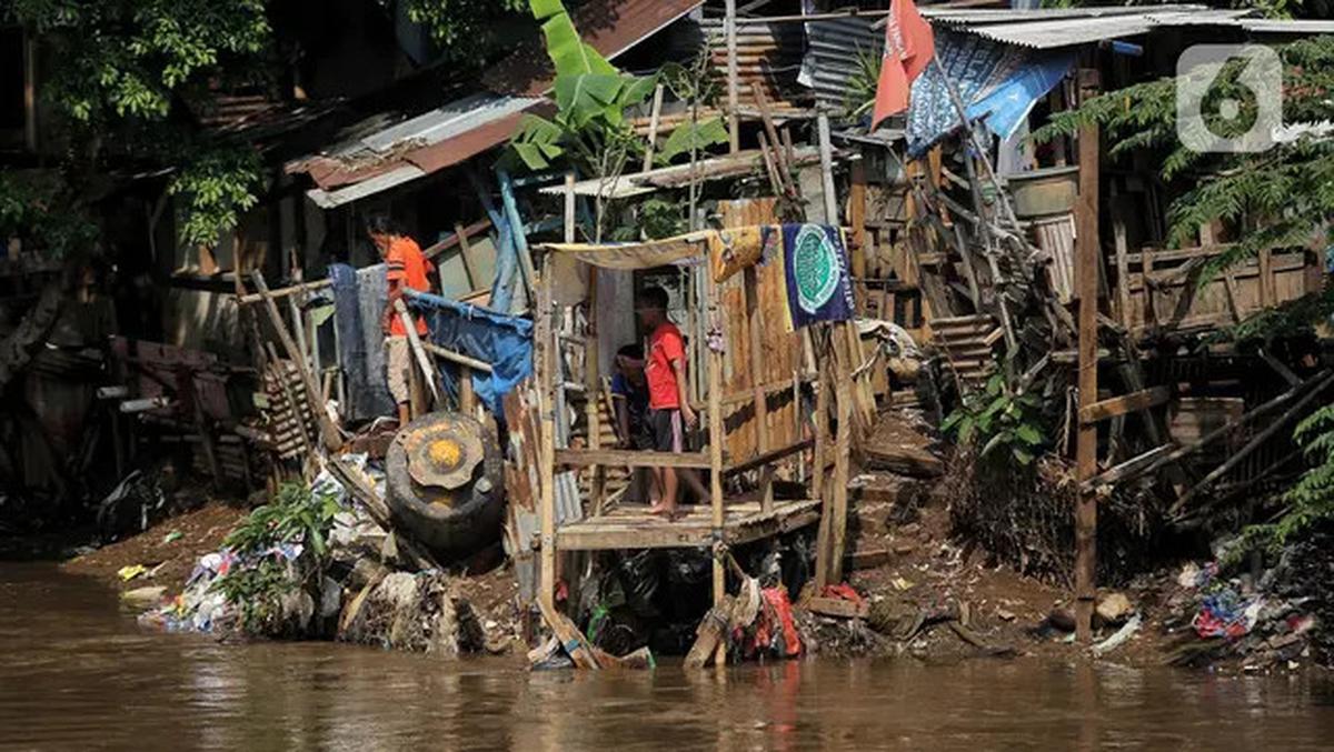 Kehidupan Warga Bantaran di Tengah Rencana Proyek Normalisasi Sungai Ciliwung