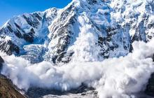 Pendaki Gunung Lihat Gundukan Hitam di Atas Salju Putih, Begitu Didekati Ternyata Sosok yang Sudah Lama Hilang