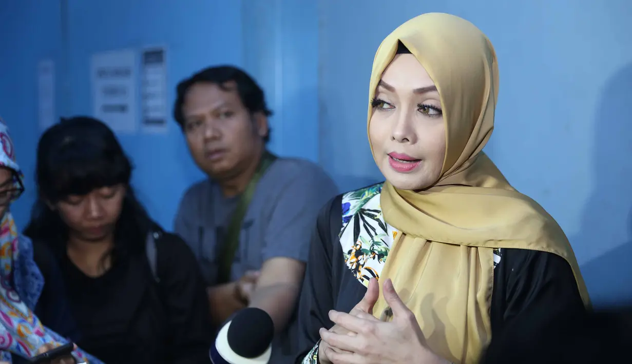 Sekitar tiga tahun belakangan ini, Terry Putri tampil dengan mengenakan hijab. Sejak memutuskan berhijab, Terry menolak tawaran acara yang mengharuskan untuk membuka hijabnya. (Nurwahyunan/Bintang.com)