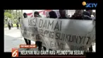 Nelayan tradisional Sungai Kunyit di Mempawah, Kalimantan Barat, berunjuk rasa tunjut ganti rugi togo dan kelong  di tengah lautan.