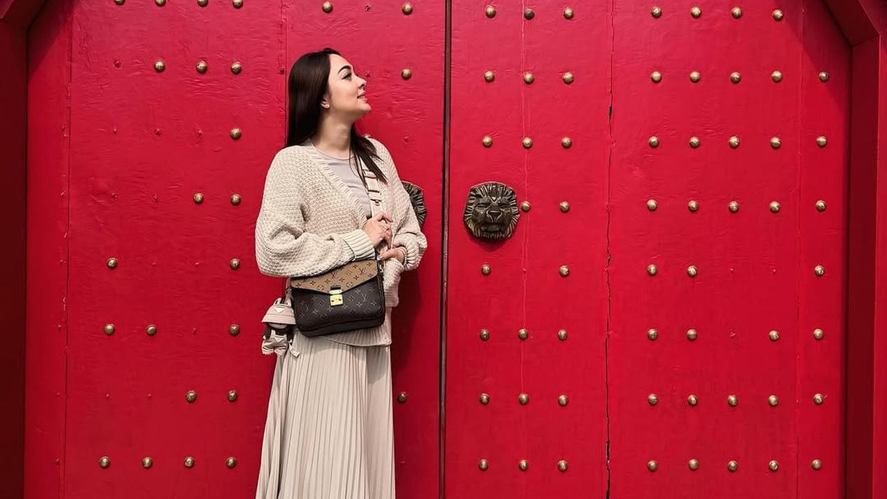 Potret Reisa Broto Asmoro Liburan di Zhuhai Tiongkok, Tampil Ceria dengan Outfit Casual