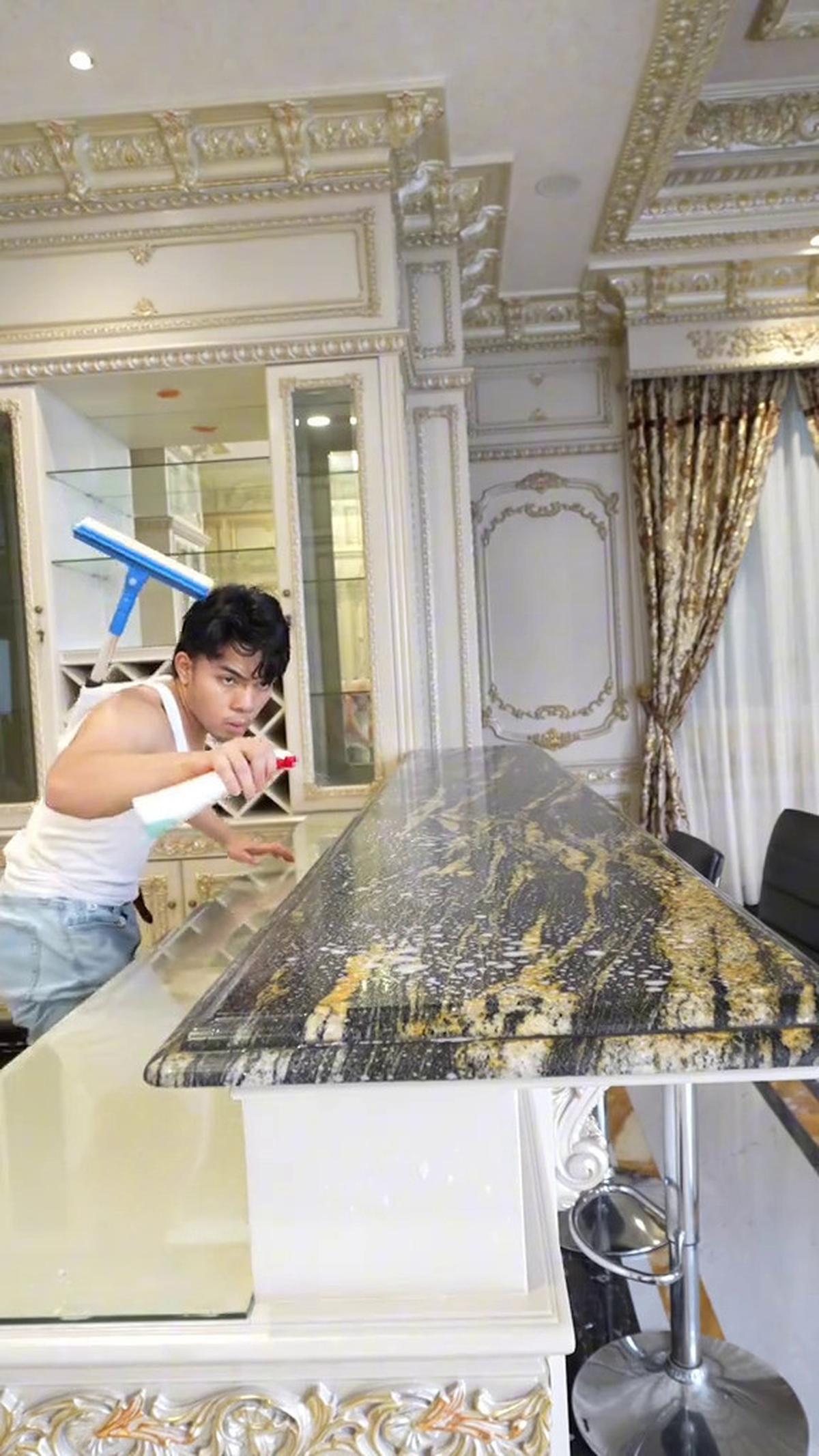 7 Potret Dapur Artis dengan Beragam Bentuk, Dari yang Mewah Banget Sampai yang Unik
