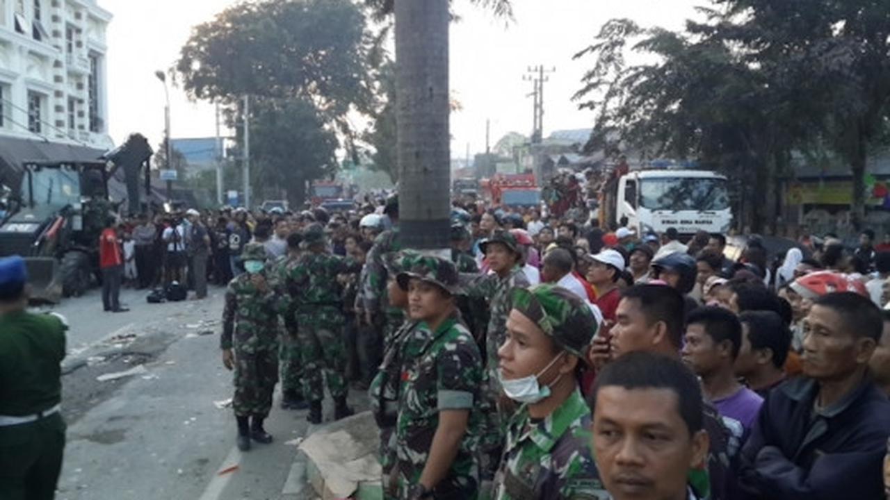 Puing Hercules mulai dibersihkan