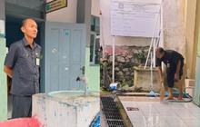 Sosok Kepala Sekolah ini Jadi Sorotan, Rela Rogoh Uang Pribadi, Menyapu & Mengepel Sekolah Sendirian