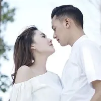 Nella Kharisma dan Dory Harsa bakal bagikan kabar bahagia di tanggal cantik. (Sumber: Instagram/@doryharsa)
