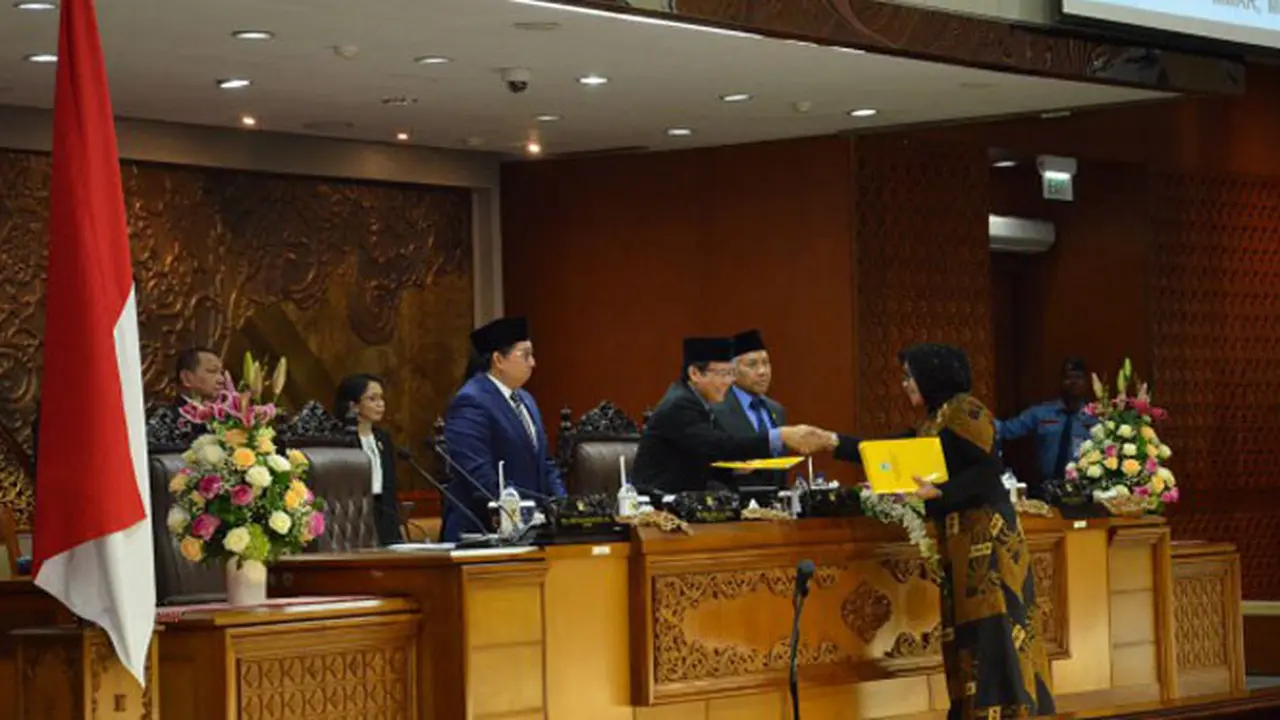 Anggota Fraksi Partai Golkar DPR RI Eni Maulani Saragih meminta pemerintah untuk memperhatikan masyarakat dari berbagai kelas ekonomi, agar pertumbuhan ekonomi yang ditargetkan sebesar 5,4 % dalam RAPBN 2018 dapat dirasakan seluruh masyarakat.