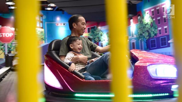 Keseruan Jokowi Malam Minggu dengan Jan Ethes di Mal Bogor