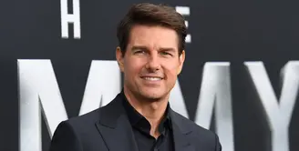 Menjadi seorang aktor memang harus rela melakukan apapun demi keberhasilannya dalam berakting. Seperti yang dilakukan Tom Cruise yang sudah membintangi banyak judul film selama perjalanan kariernya. (AFP/Angela Weis)
