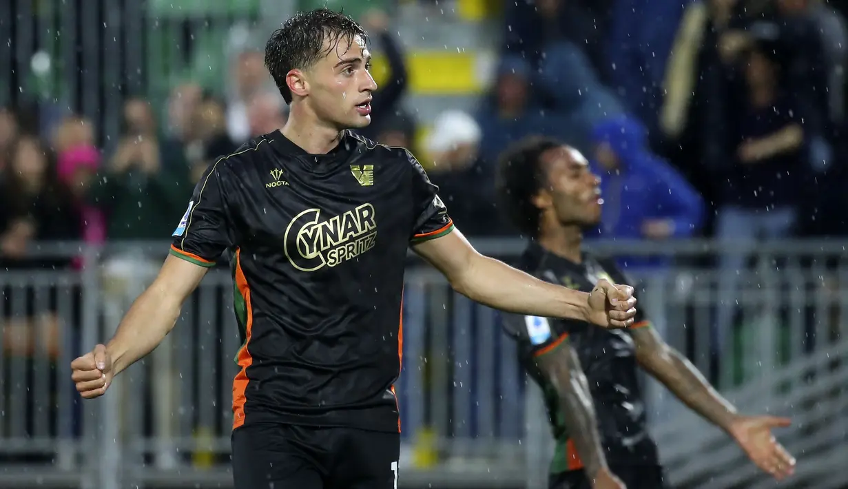Foto: Perjuangan Jay Idzes dan Kolega untuk Bawa Venezia Mentas dari ...