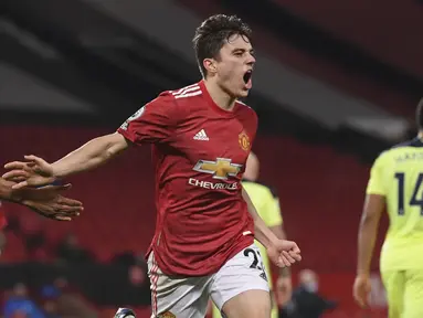 Gelandang Manchester United, Daniel James merayakan gol yang dicetaknya ke gawang Newcastle United, Joe Willock pada pekan ke-25 Liga Inggris 2020/2021  di Old Trafford, Senin (22/2/2021) dini hari WIB. Manchester United sukses membungkam Newcastle dengan skor 3-1. (Stu Forster/Pool via AP)