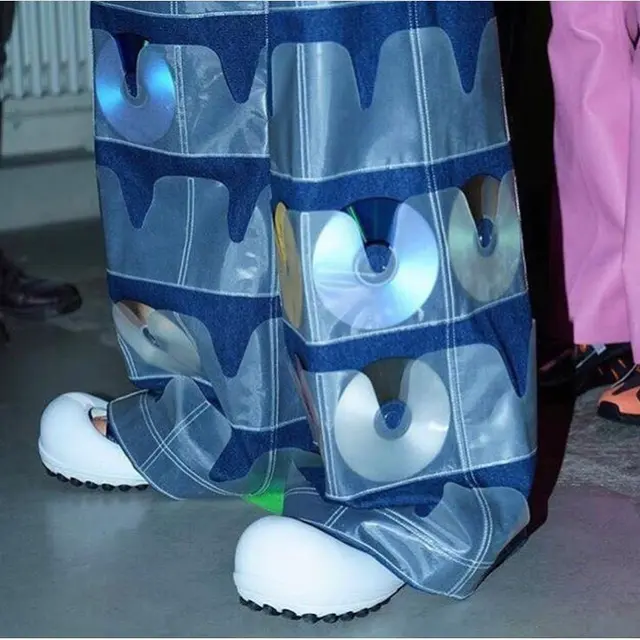 7 Potret Absurd Desain Celana Ini Malah Bikin Malu saat Dipakai