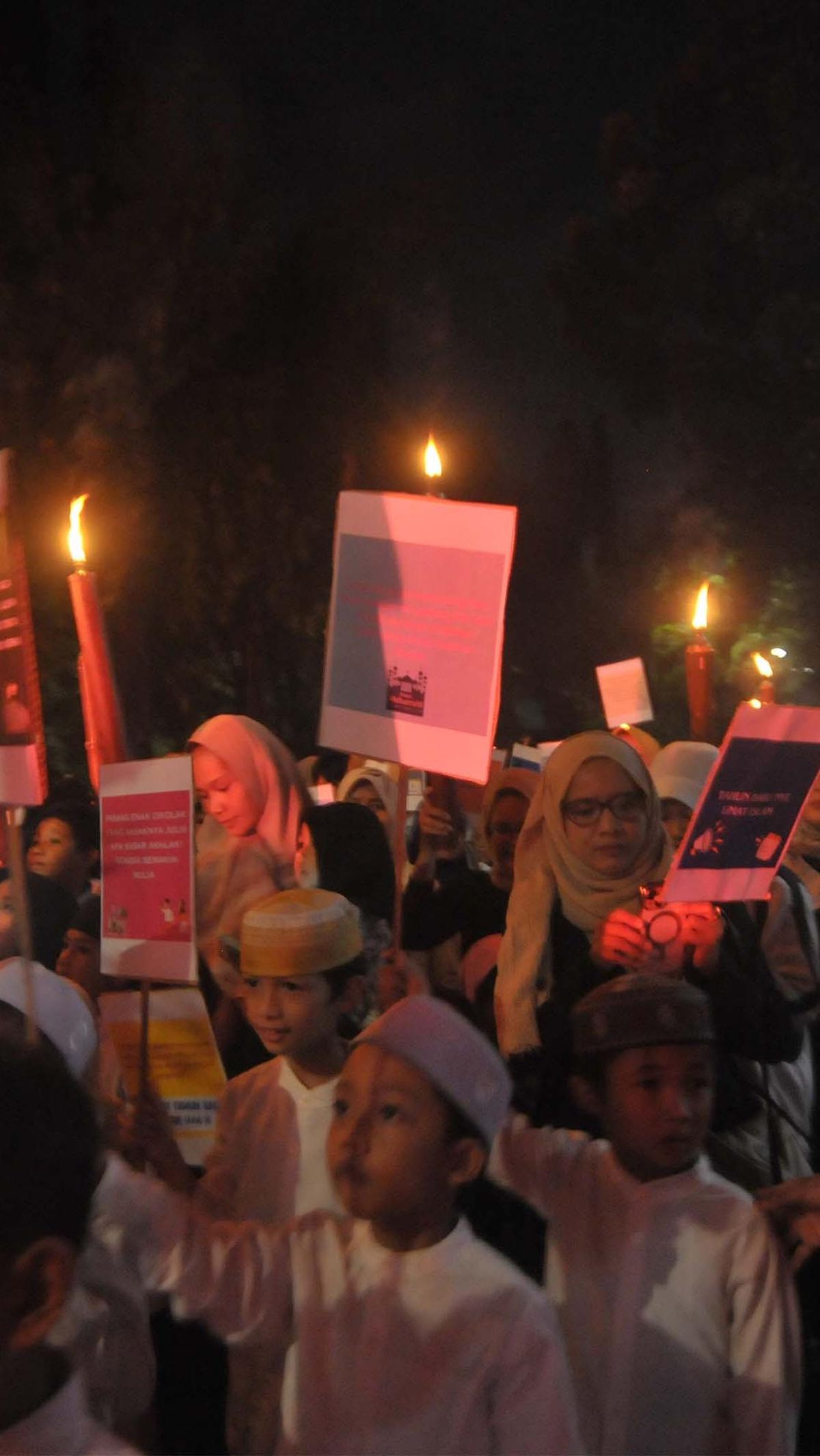 Dalam pawai ini, sejumlah warga mulai dari orang dewasa hingga anak-anak berkeliling di kawasan permukiman mereka.&nbsp;Merdeka.com/Imam Buhori