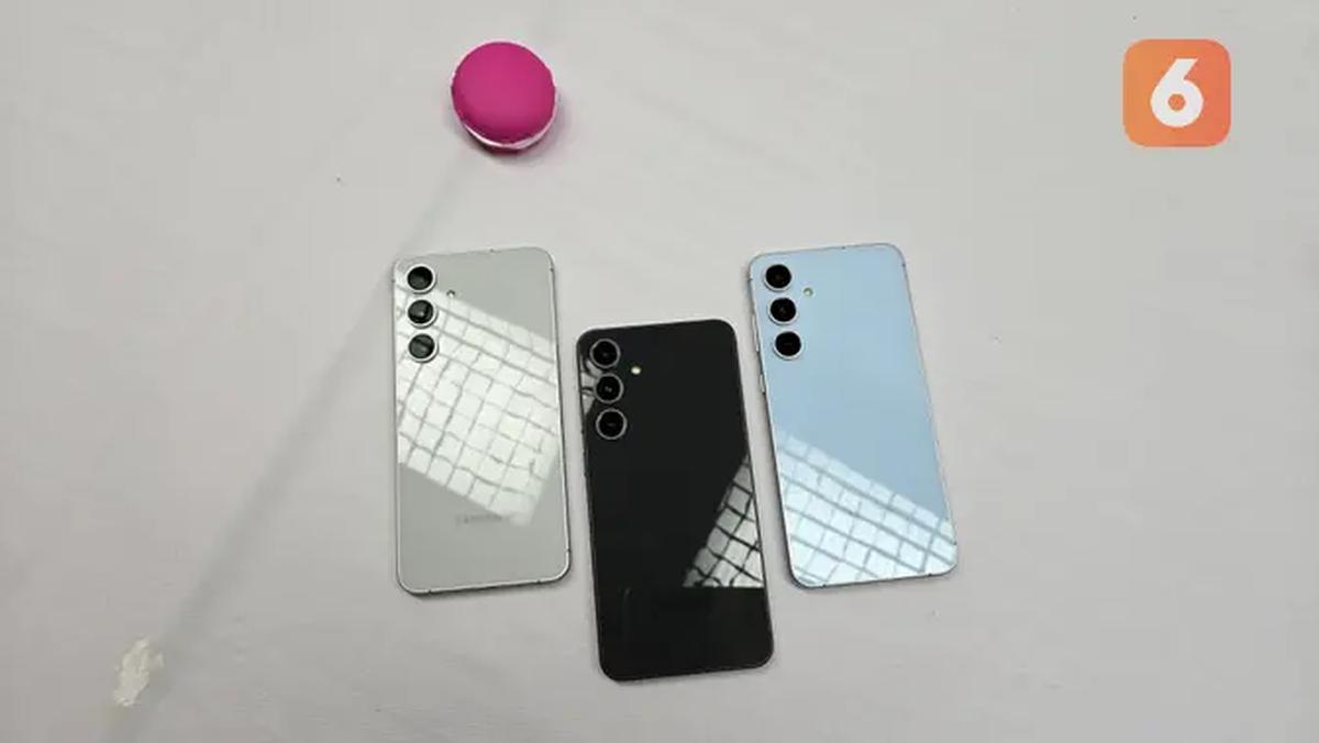 Samsung akhirnya mengumumkan Galaxy S24 FE, smartphone versi lebih terjangkau dari flagship Galaxy S24 Series. Perangkat ini hadir dengan harga Rp 9,9 jutaan, Galaxy AI, dan dalam tiga opsi warna gray (Liputan6.com/ Agustin Setyo Wardani).