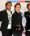 Christopher Wolstenholme, Matthew Bellamy, dan Dominic Howard yang tergabung dalam grup band Muse menambahkan daftar konser mereka di Britania Raya. (Bintang/EPA)