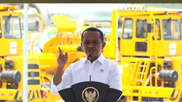Menteri ESDM Bahlil Lahadalia dalam sambutannya di peresmian smelter PT Amman Mineral. (Tira/Liputan6.com)