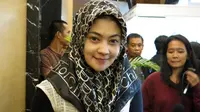 Jika biasanya IDP kerap tampil modis, kali ini mojang asal Bogor itu terlihat tertutup mengenakan hijab.