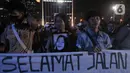 Aksi solidaritas ini untuk mengenang para korban peristiwa kecelakaan rombongan bus pelajar SMK Lingga Kencana Depok di jalan turunan Ciater, Kabupaten Subang, Jawa Barat, Sabtu (11/5/2024) lalu. (merdeka.com/Imam Buhori)
