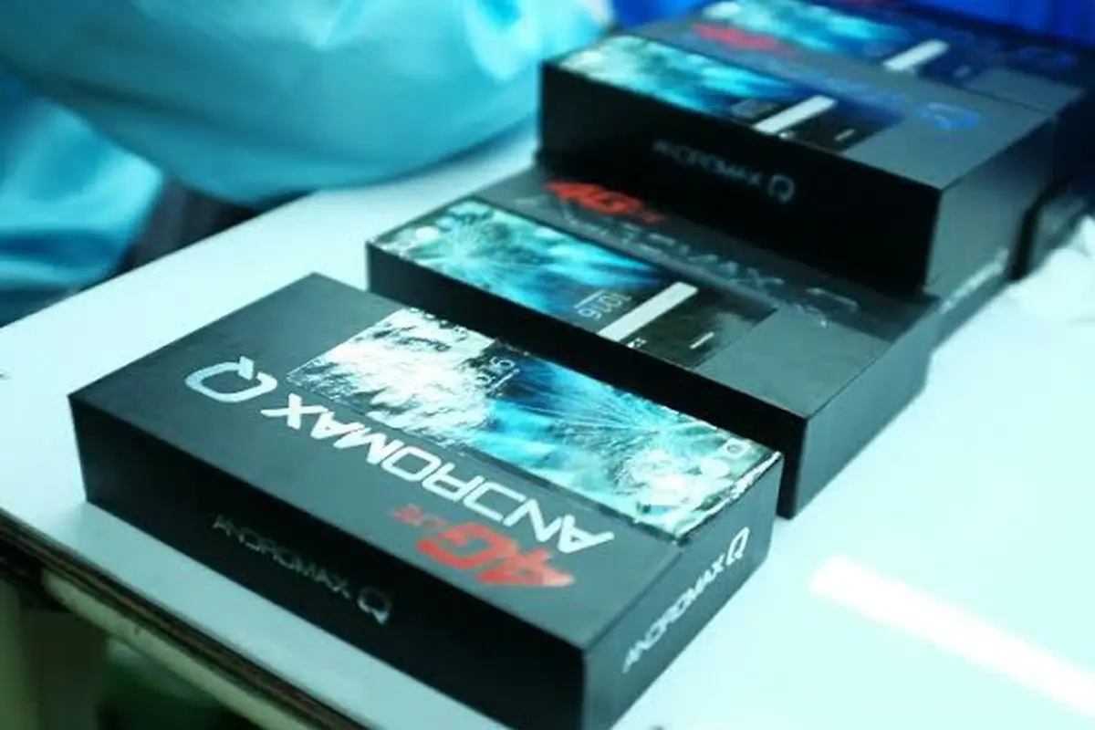 Smartphone 4G pertama Smartfren