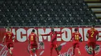 Penyerang Belgia, Romelu Lukaku (tengah) berselebrasi usai mencetak gol ke gawang Denmark pada pertandingan UEFA Nations League di stadion King Power, Leuven, Belgia, Rabu (18/11/2020). Belgia meraih satu tiket ke semifinal UEFA Nations League usai menang 4-2 atas Denmark. (AP Photo/Francisco Seco)