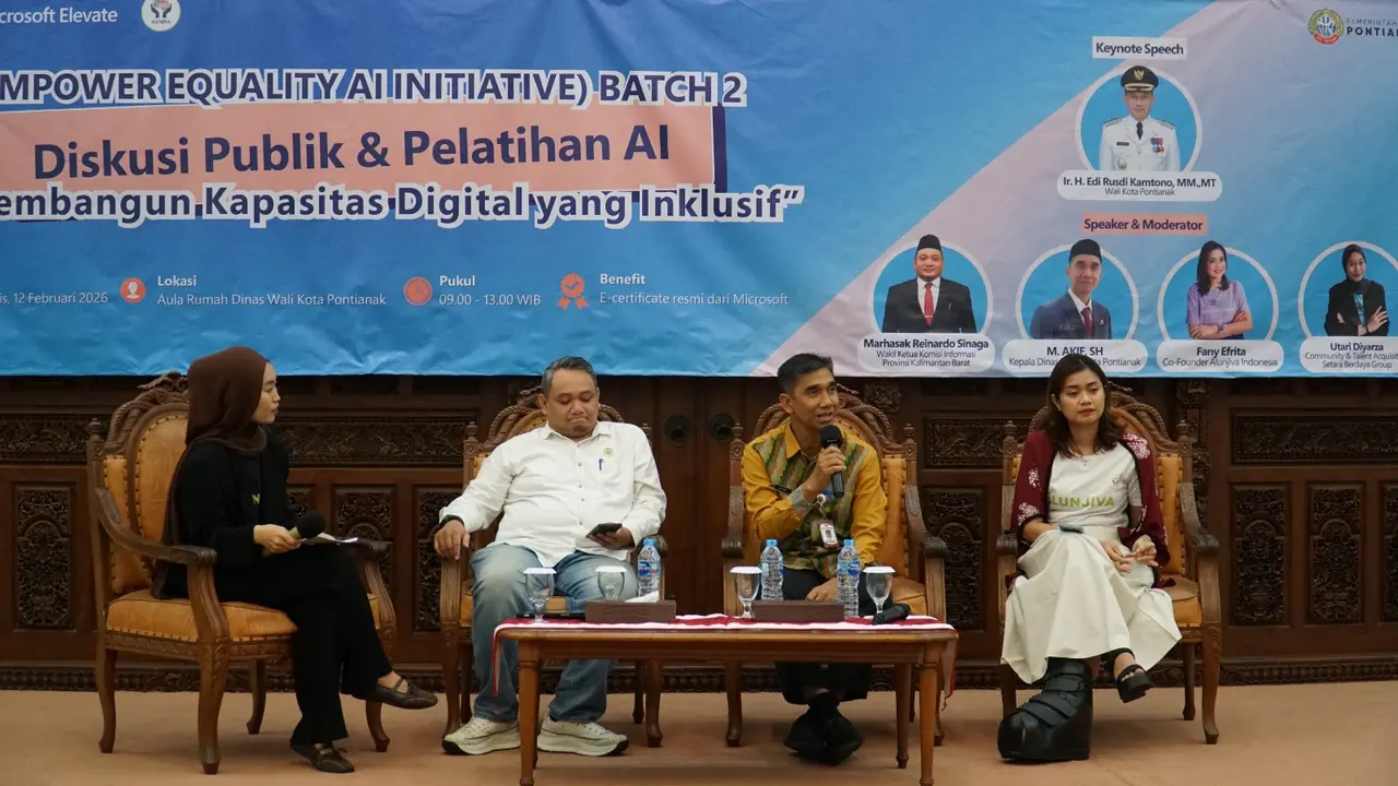 Diskusi Microsoft Elevate Indonesia bersama Alunjiva Indonesia bertajuk "Membangun Kapasitas Digital yang Inklusif" di Aula Rumah Dinas Wali Kota Pontianak. Credit: Microsoft