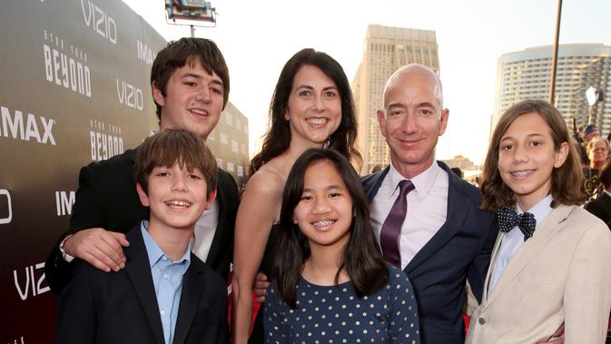 Keluarga Jeff Bezos (Time.com)