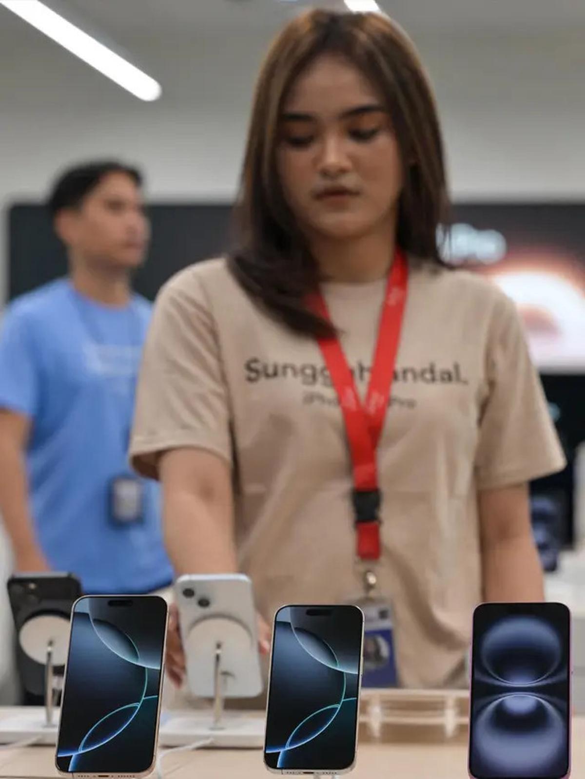 Antusiasme Pencinta Apple Sambut Peluncuran Sekaligus Penjualan iPhone 16 Series di Indonesia